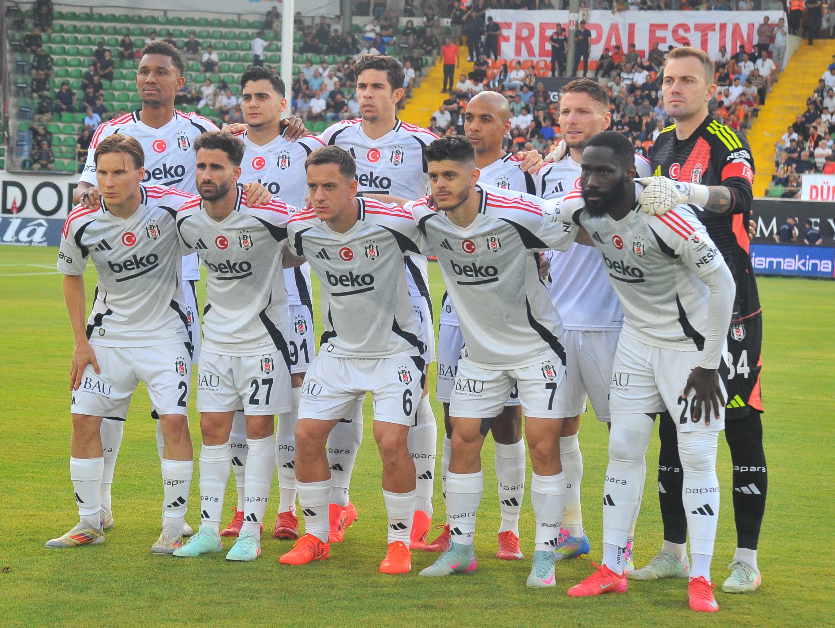 Beşiktaş'ın eski yıldızı kramponlarını astı
